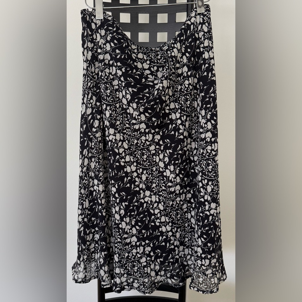 Anne Klein Black and White Floral A-Line Skirt
